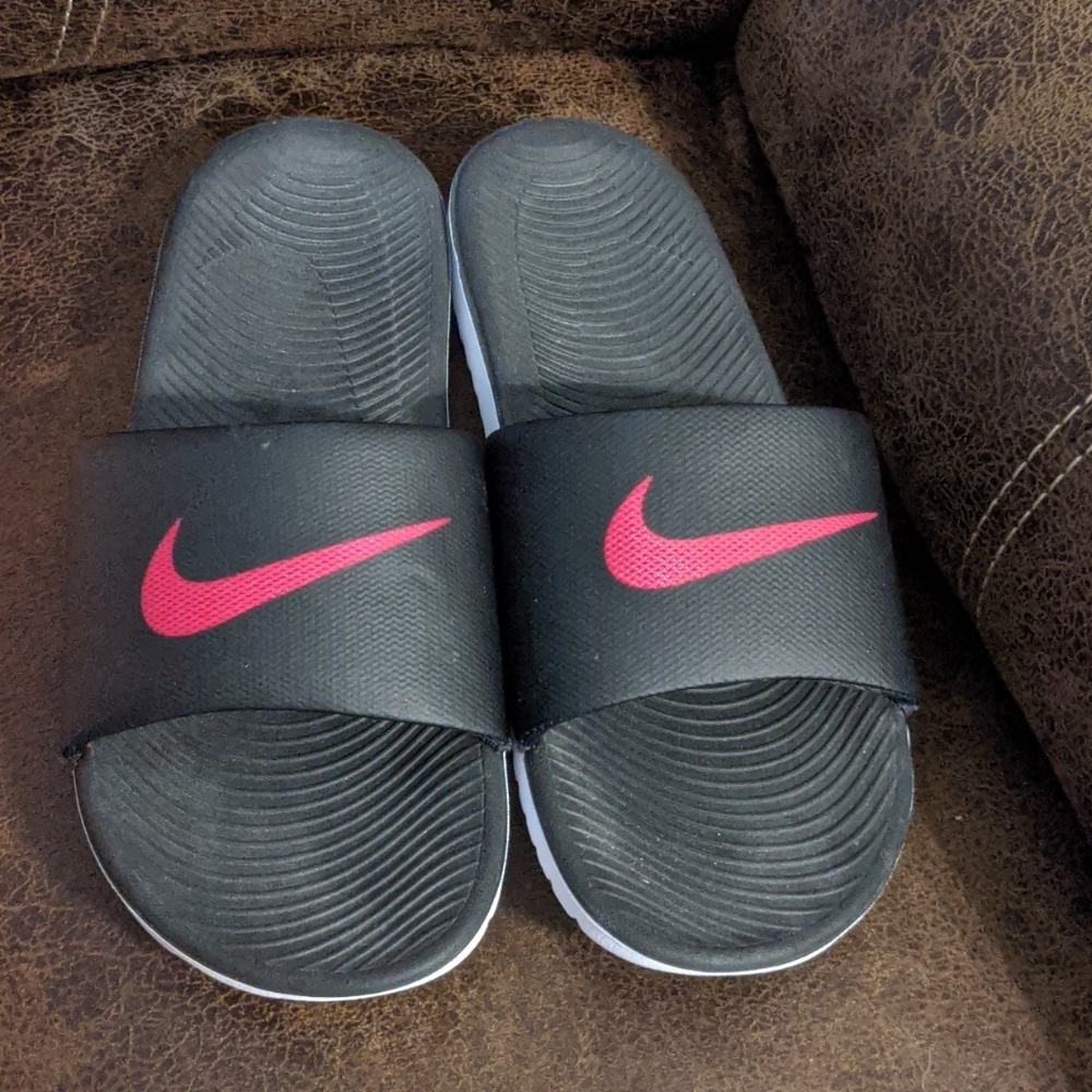Nike slides